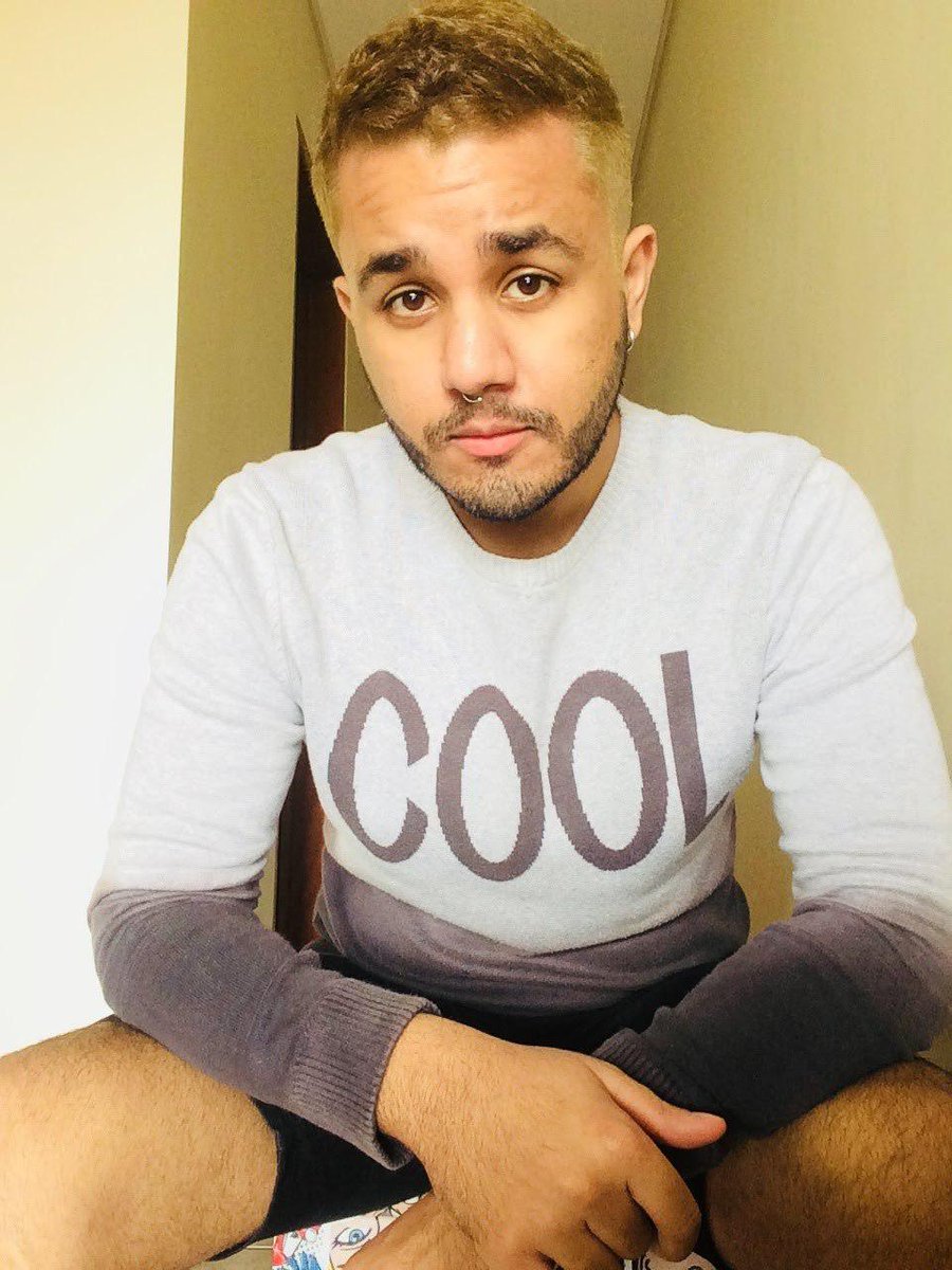 raelsemfiltro's tweet photo. Da vez que eu fiz a burrada de descolorir o cabelo kkkkkkk https://t.co/v0fJQvaDkY