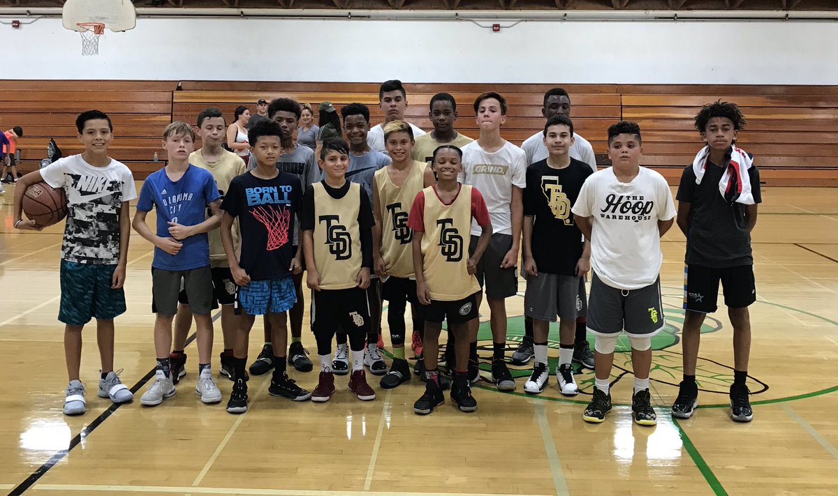 Coach_Stace's tweet photo. Relationships matter. Bout to step our game up. Don’t sleep on what we’re doing, cause we next up. #np4elite #sandiegobasketball #normanpowellelite #utg https://t.co/oGpOQ5o2Dd
