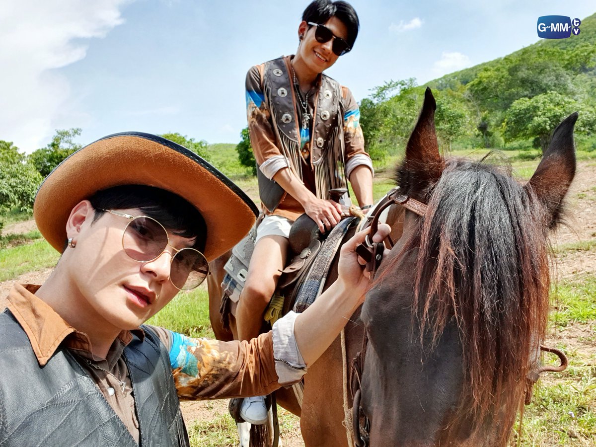 GMMTV's tweet photo. คริส : นี่มันรายการแกล้งศิลปินชัดๆ
แอด : แกล้งจริงป่าว รอดูเลยจ้า
🐴เจอกันคืนนี้ 2 ทุ่มตรง ทาง LINE TV | YouTube : GMMTV
#FriendShipWithKristSingtoEP2
#FriendShipWithKristSingto
#GMMTV https://t.co/xt6WhF7Yt2