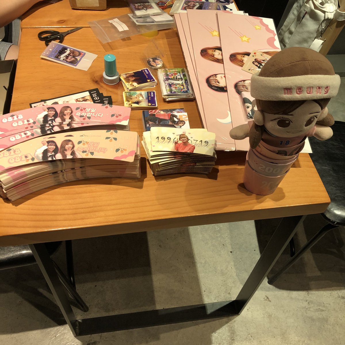 SGAPINKCAFE's tweet photo. ๐ป #Fallfor93Day Day 1 Start! ๐ธ
Come and find us to claim your cupsleeves and photocards!
See you! https://t.co/CUMr1edRvI