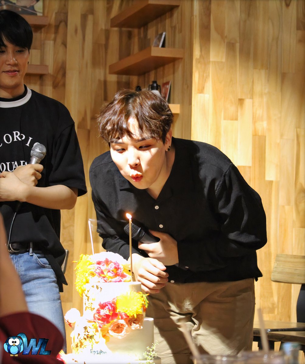 EpsilonOwl's tweet photo. 190811 엡실론 팬미팅 🎂✨☺️ #엡실론 #유영진 #알파벳 #EPSILON #ALPHABAT @AlphaBAT_JIN 🦉 https://t.co/BQZgvCUgdc