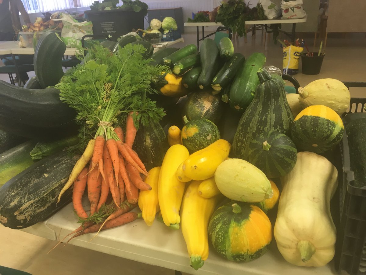 TimeBank_HER's tweet photo. #vegpledge donations for the FEAST in the EAST. Marfleet Community Centre hall is filling up. Now we need you to come and eat tomorrow teatime! #abundance #sharingskillsspacestuff https://t.co/SgSY1WEhtD