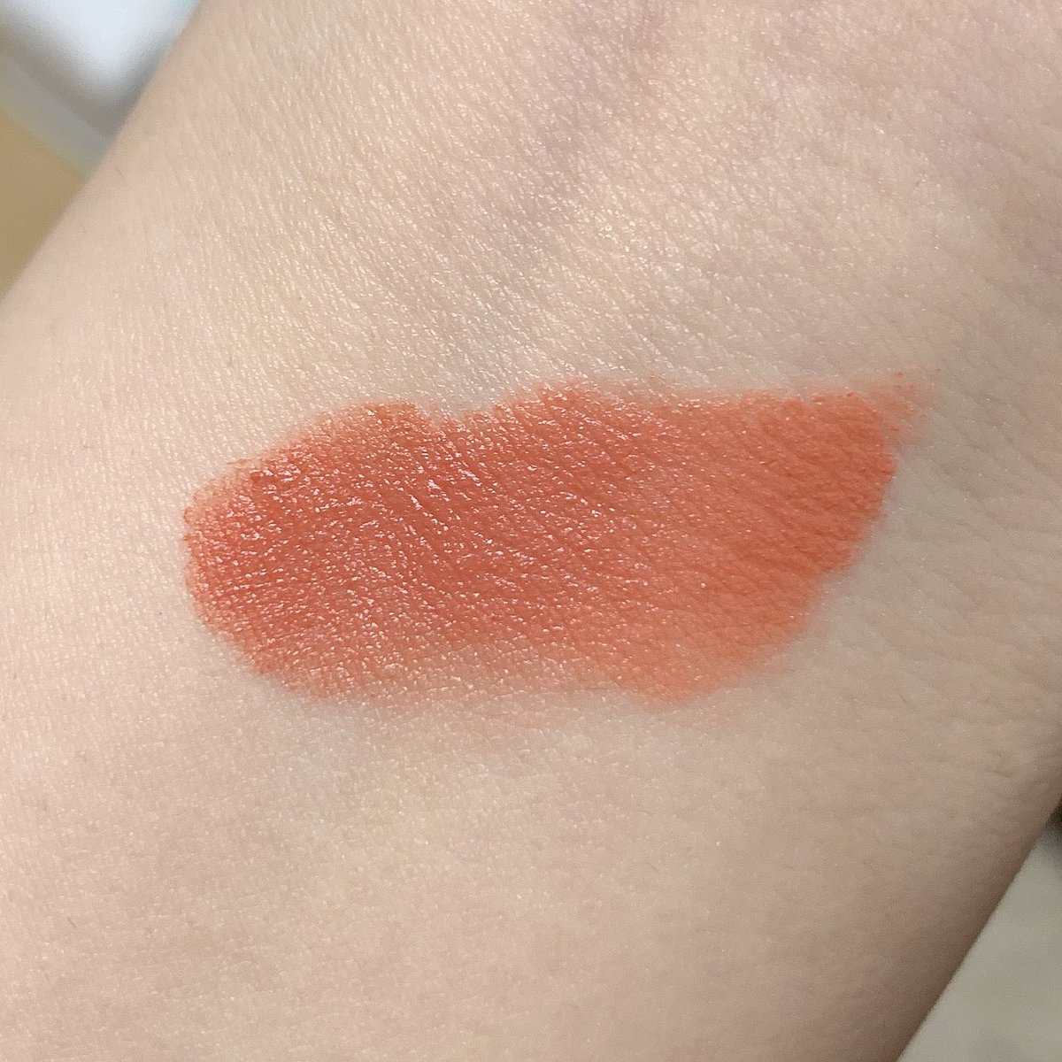 柔肌 No Twitter レブロン キス クラウド ブロッテッド リップ カラー003 普段使いしやすいローズベージュのプチプラマットリップって珍しい 付けた感ゼロでほんっとにふわふわ デパコスにも匹敵するつけ心地の良さだなって思った リップクリームの上からパパッと