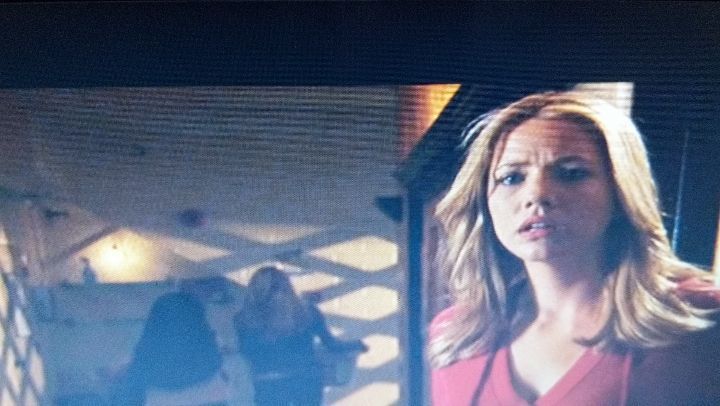 allthevmff's tweet photo. Regram 📷 Parker being fierce! #veronicamars #juliegonzalo #parkerlee #ryandevlin #mercerhayes #veronicamarsrewatch #fierce #feminist #feminism #veronicamarsmovie #veronicamarsrevival @julie_gonzalo ❤️❤️❤️ https://t.co/QONx8pMu9U https://t.co/4xmUrBkYnk