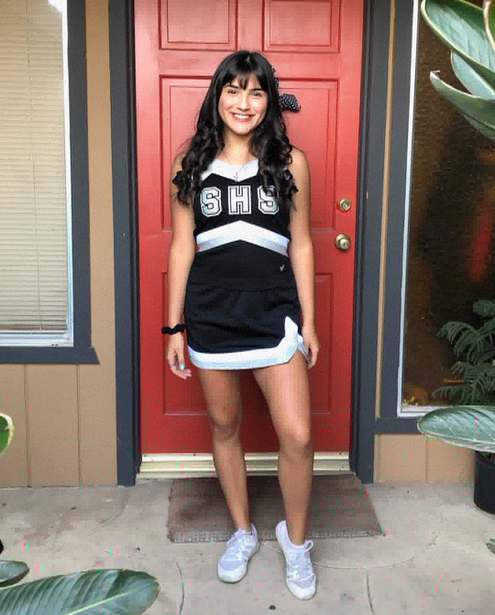 bresmommie's tweet photo. 1st day of her last year of high school❤. So proud of the young lady & leader you've become @officialbleaufaz May God continue to watch over & guide u. I love you 3000. 🖤❤
#ultimatemustang #mustangs #classof2020 #lilloki #marvel #tomhiddleston https://t.co/kVmK8Ax5O6