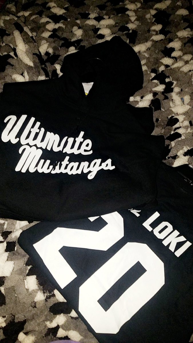bresmommie's tweet photo. 1st day of her last year of high school❤. So proud of the young lady & leader you've become @officialbleaufaz May God continue to watch over & guide u. I love you 3000. 🖤❤
#ultimatemustang #mustangs #classof2020 #lilloki #marvel #tomhiddleston https://t.co/kVmK8Ax5O6
