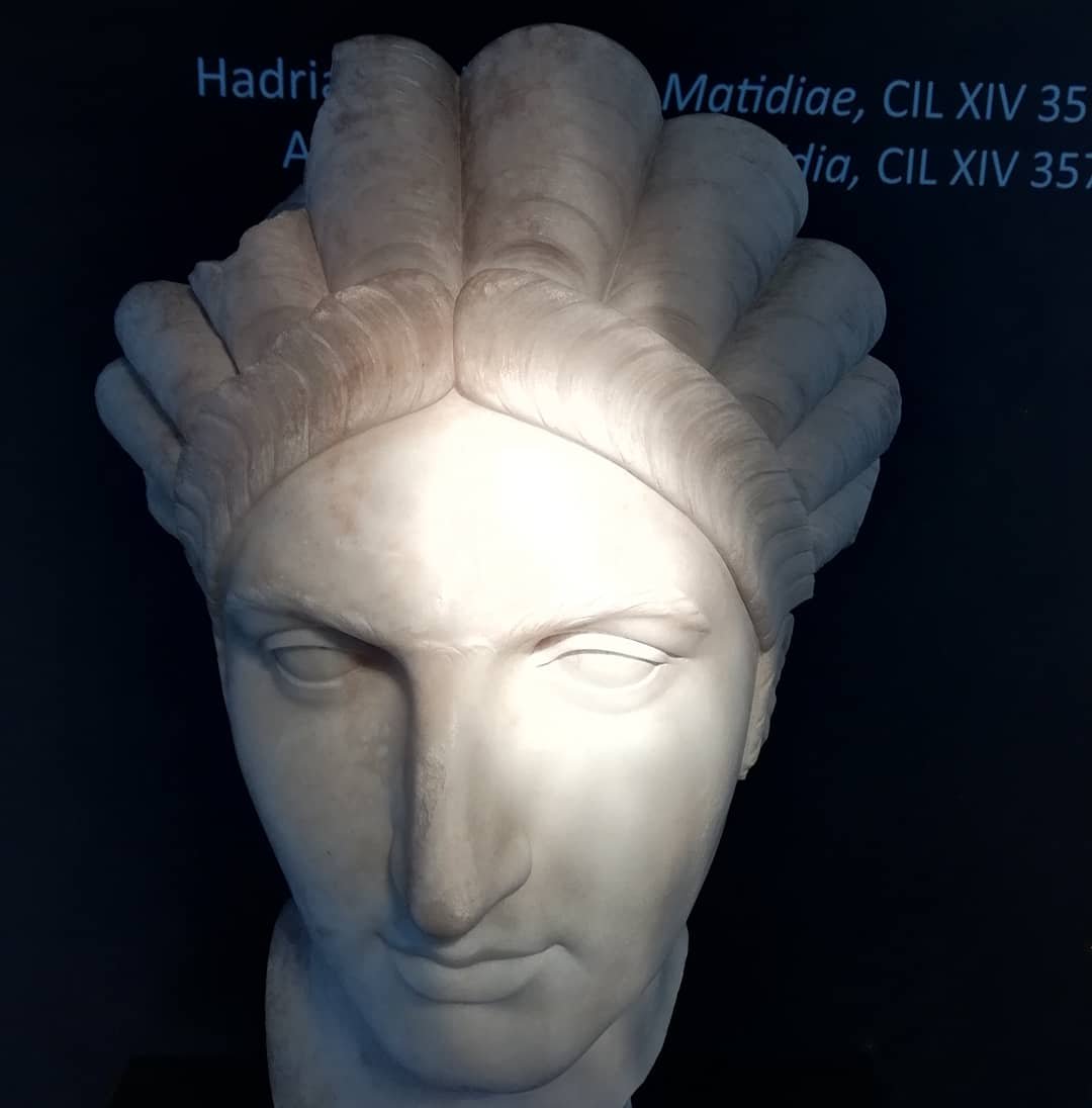 Praefectvs_Prae's tweet photo. Roman women's hairstyles
#Familia_Poppaea #Roman
#FamiliaPoppaea #Italy #bestfamily #bellaitalia #Roma #trajan #RomanImperium #trajan #RomanDomina #RomanWoman
#AncientRome #antikemode #PraefectvsPraetorio #Archaeology #archéologie
#PraefectvsPraetorioGermania https://t.co/TQ9OI00JFS