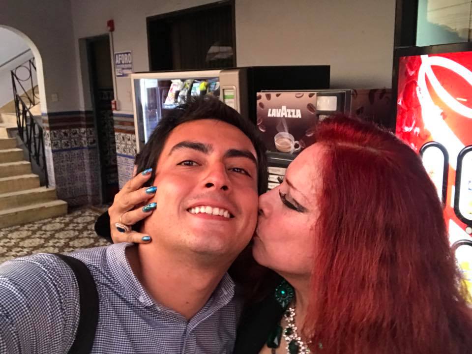 fernandorene77's tweet photo. Gracias @moniquepard por permitirme cantar esta hermosa canción contigo! Es un sueño hecho realidad ♥️ Escuchen todos: https://t.co/CrWPh8WC3A  @veganchannel https://t.co/0dvUNtUW5q