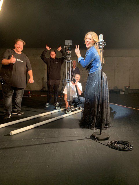 jeffreys_gina's tweet image. Kindred Souls, tomorrow I’m sharing all about my new album #BeautifulTangle and everything that happened along the way to make this release so special. It’s real, it’s honest, and it’s me. Exclusive to tomorrows newsletter. 🧡Sign up now via bit.ly/2ThBhIC