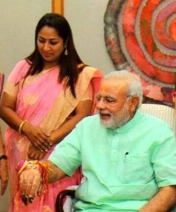 gupta_rekha's tweet image. समस्त देश की रक्षा करने वाले मेरे इस भाई @narendramodi को हृदय से ढेरो अभिनंदन एवं आभार ,
 देश की हर बहन,बेटी ,माँ का आशीर्वाद
#ModiNationalAddress #IndependenceDayIndia 
#rakshabandan