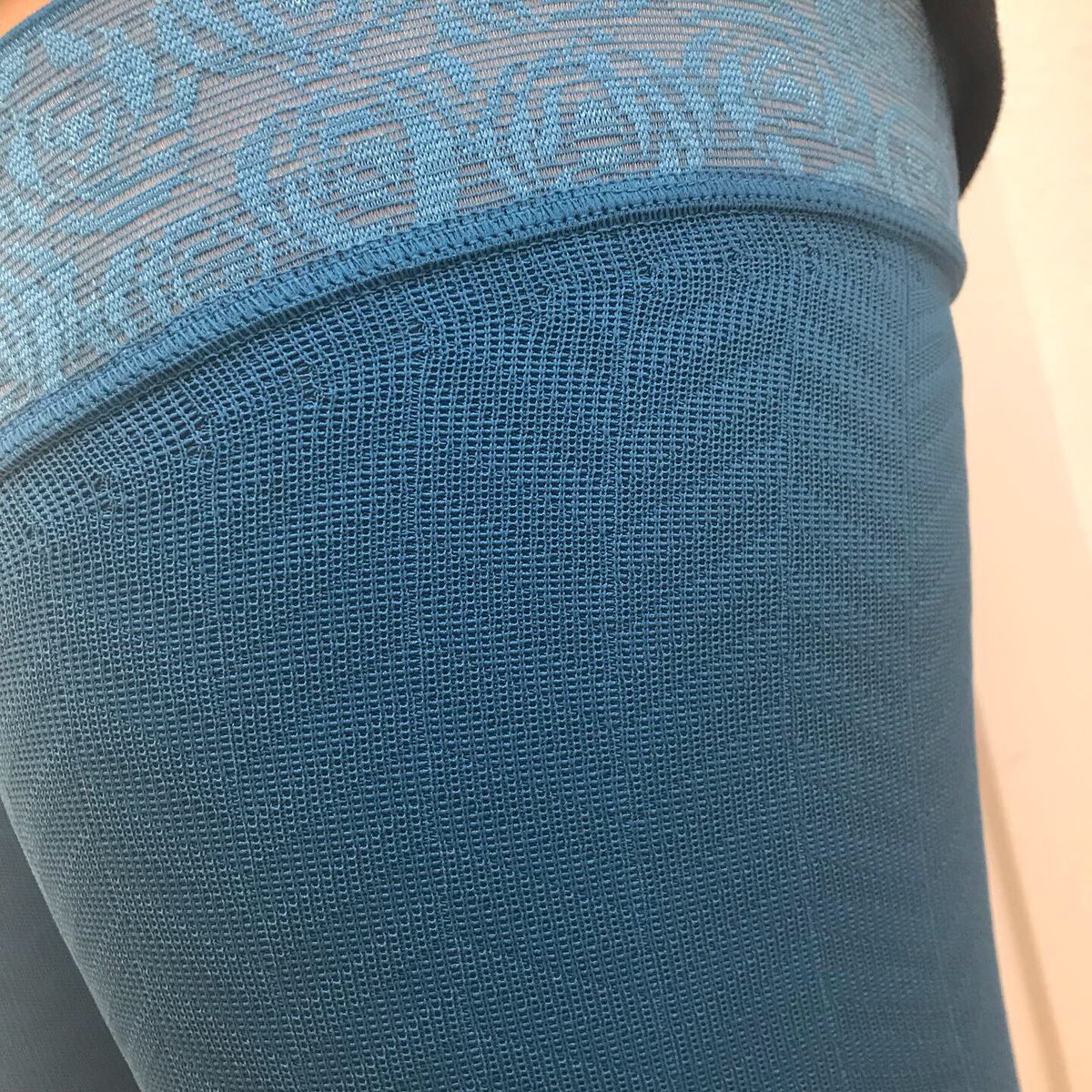 Gisterenavond hebben we deze supergave therapeutisch elastische kousen geleverd. Hier worden we blij van! 😊

#huidtherapie #boxtel #best #huidtherapeut #paramedici #huid #gezond #oedeem #therapeutischelastischekousen #TEK #steunkous #kleuren #design #print #mooi #zelfmanagement