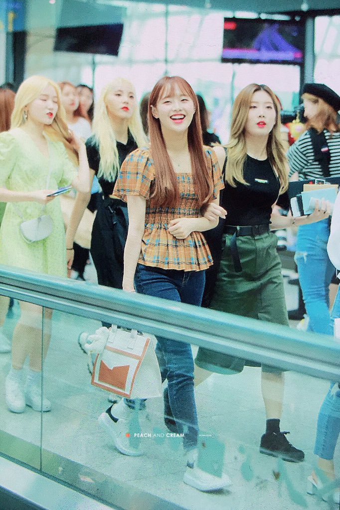 peachcream_chuu tweet picture