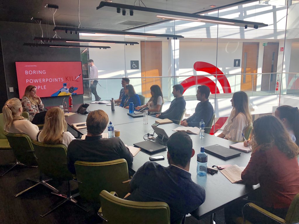 The fabulous <a href="/Diana_NP94/">Diana Nunes Pereira</a> kindly held a Visual Presentation Skills workshop this week for our current #ODSalesGrads 📈
As a previous grad, Diana knows all the ways to create a #presentation that would knock your socks off!

Obrigada Diana 🇵🇹

#ExploreOracle #Oracle #WomenInTech