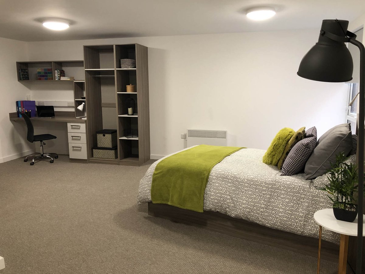cloudstudentuk's tweet photo. It's #resultsday.  If you are planning to attend Staffordshire University or Keele University then have a look at Q Studios in Stoke for your student rental.  #clearing https://t.co/GsHWeoAoz6