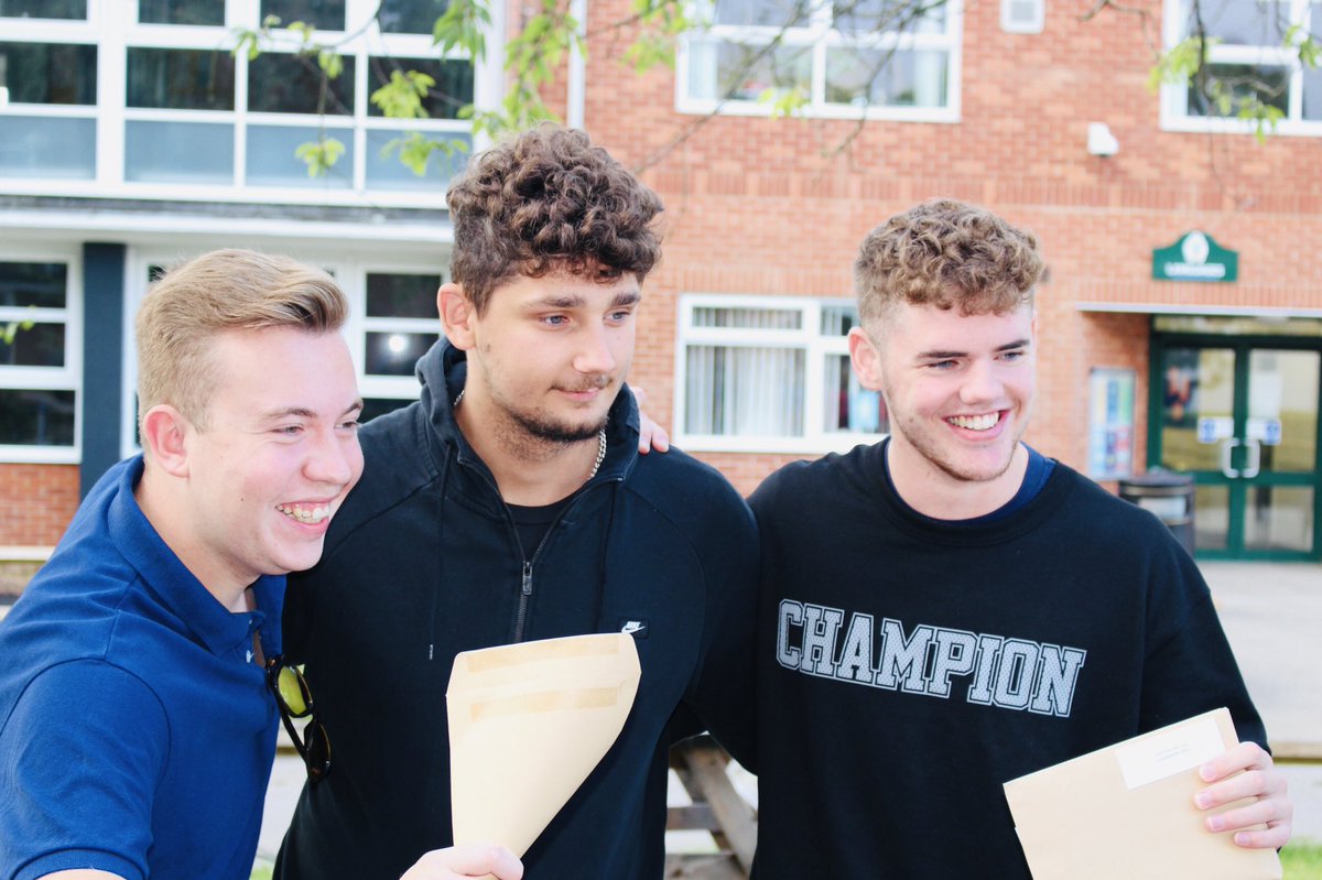Congratulations to Ringwood School Class of 2019 as Students Receive “Outstanding” A-Level Results!    ringwood.hants.sch.uk/2019/08/congra… <a href="/Bournemouthecho/">Bournemouth Echo</a> <a href="/BBCSouthNews/">BBC Hampshire & Isle of Wight</a> <a href="/itvmeridian/">ITV News Meridian</a>