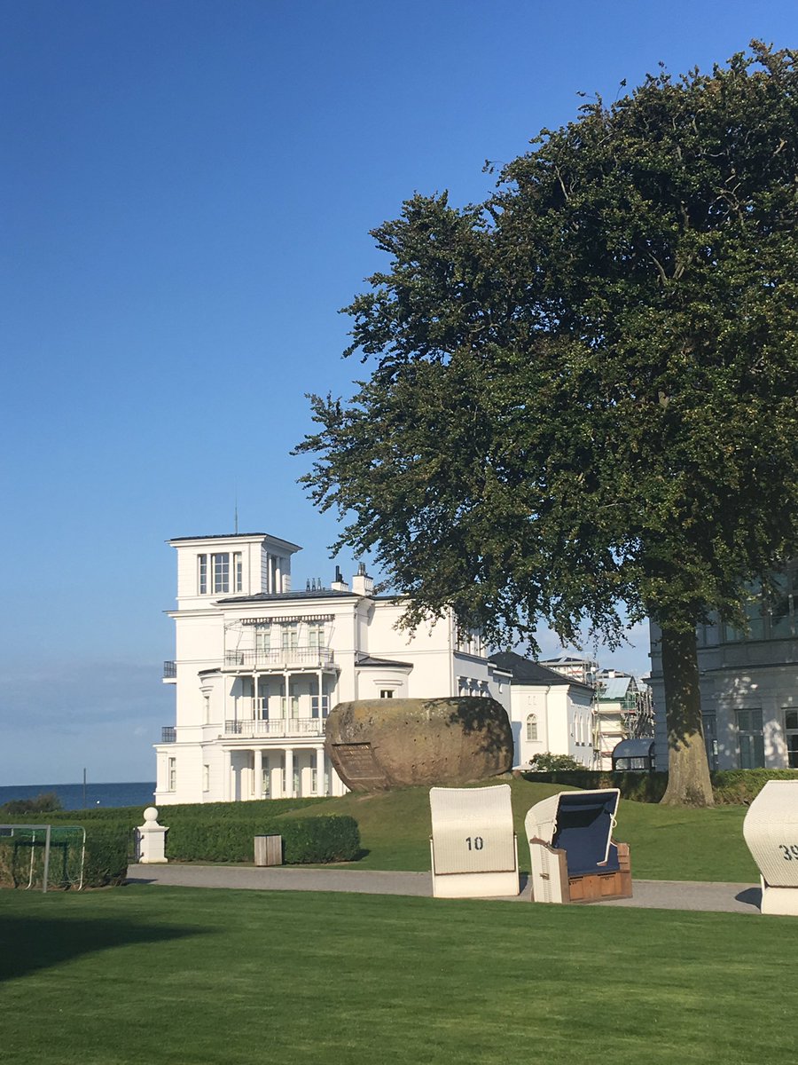 DavidGaillardon's tweet photo. Heiligendamm, sur les bords de la Baltique : la plus vieille station balnéaire allemande (1794), la plus chic aussi... https://t.co/2ZE806GTzP