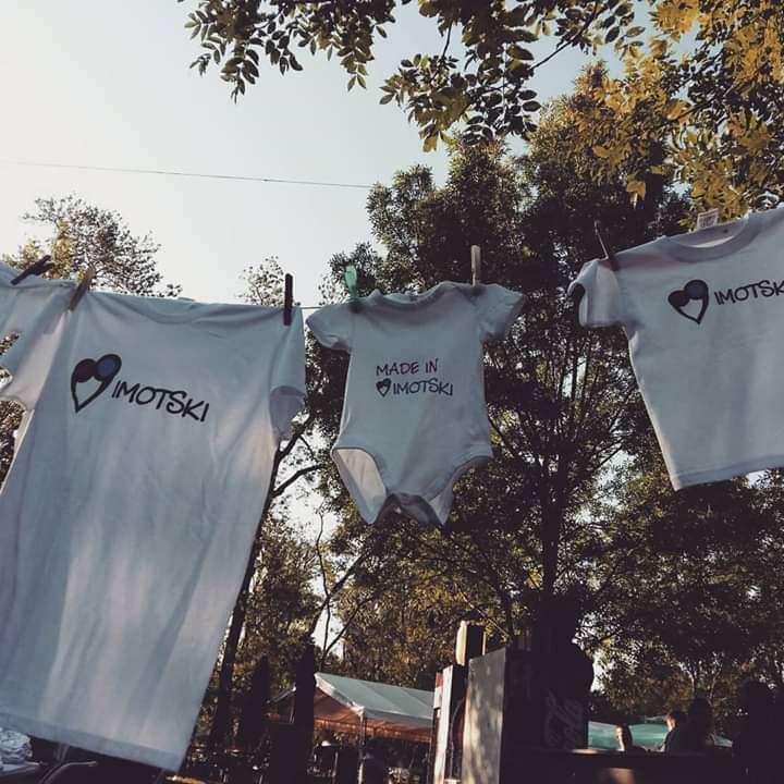 VolimImotski's tweet photo. Potražite nas i danas, čekamo vas s promotivnim cijenama 😊
#volimimotski #volimimotskishop #proložac #velikagospa  @Proložac (Vrljika) https://t.co/7FqM9OLYsu
