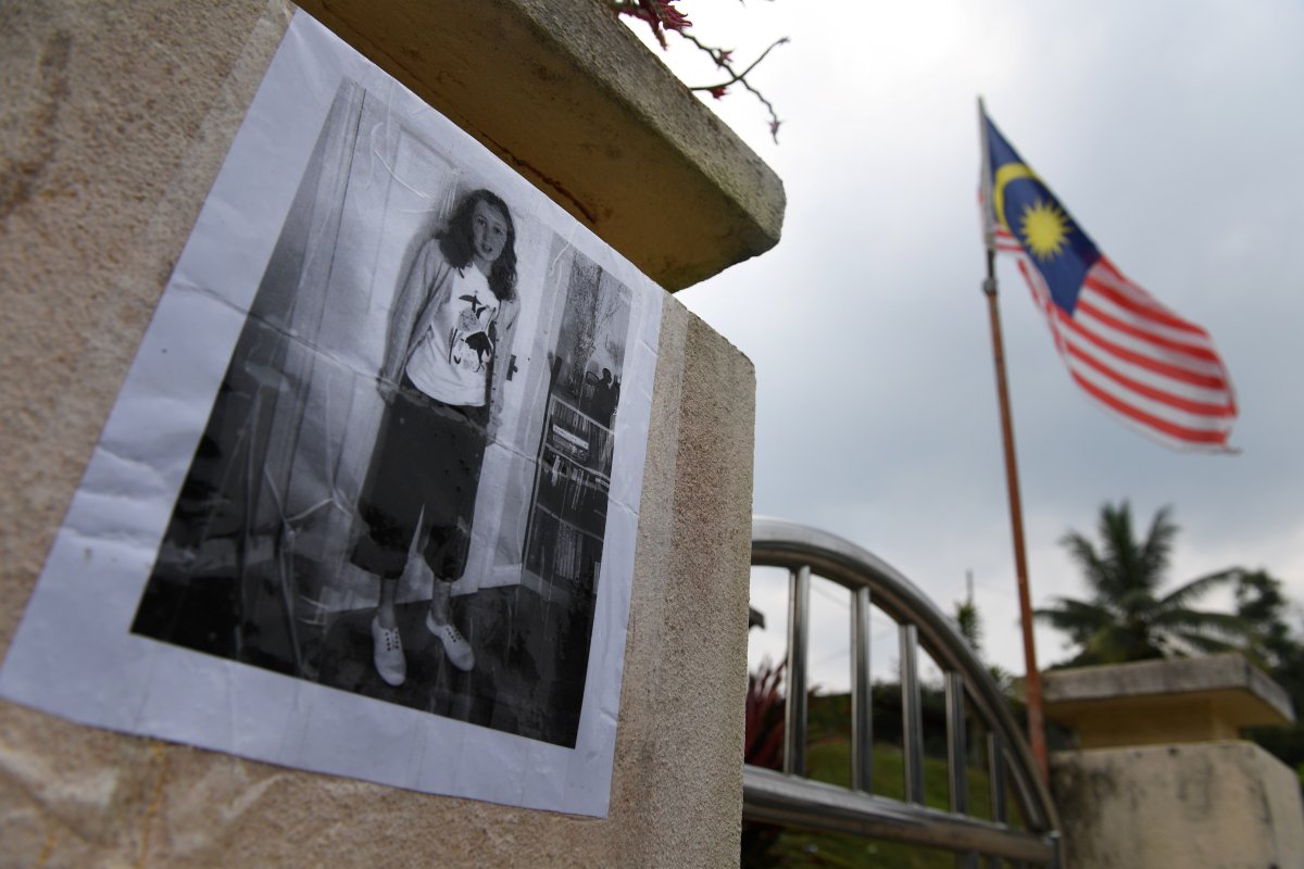 unreservedmedia's tweet photo. Malaysian police confirm Nora Quoirin's cause of death: https://t.co/W1JIpPmAxR
📸: @AFP.
#unreserved #unreservedmedia #FindNora #NoraAnneQuoirin #NoraAnne #TheDusun #NoraQuoirin https://t.co/wBIjlkaMVw