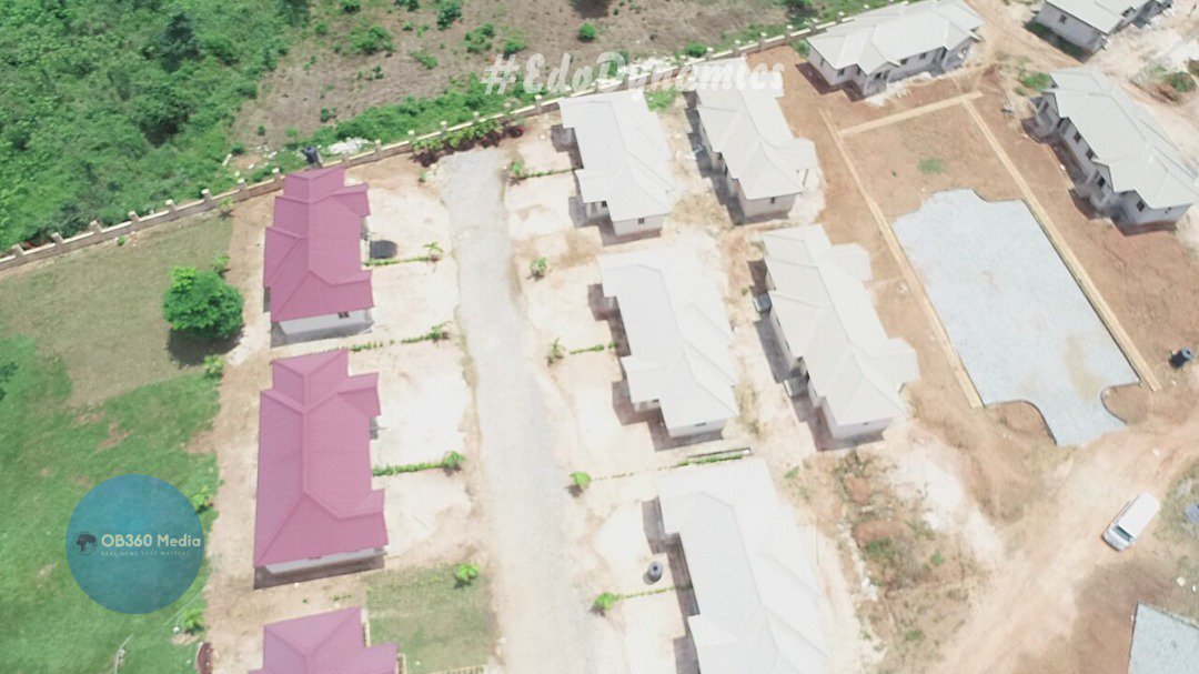 evrithin's tweet photo. Features
- Security
A police station will be location right within the estat
- Schools. Both Primary and secondary schools.
- Health Centre
- Shopping Malls
Relaxation Parks and buffers.
- 3 Mini Lakes
- Constant Electricity and Water Supply
#EdoDynamics https://t.co/OaiaYHoT6e