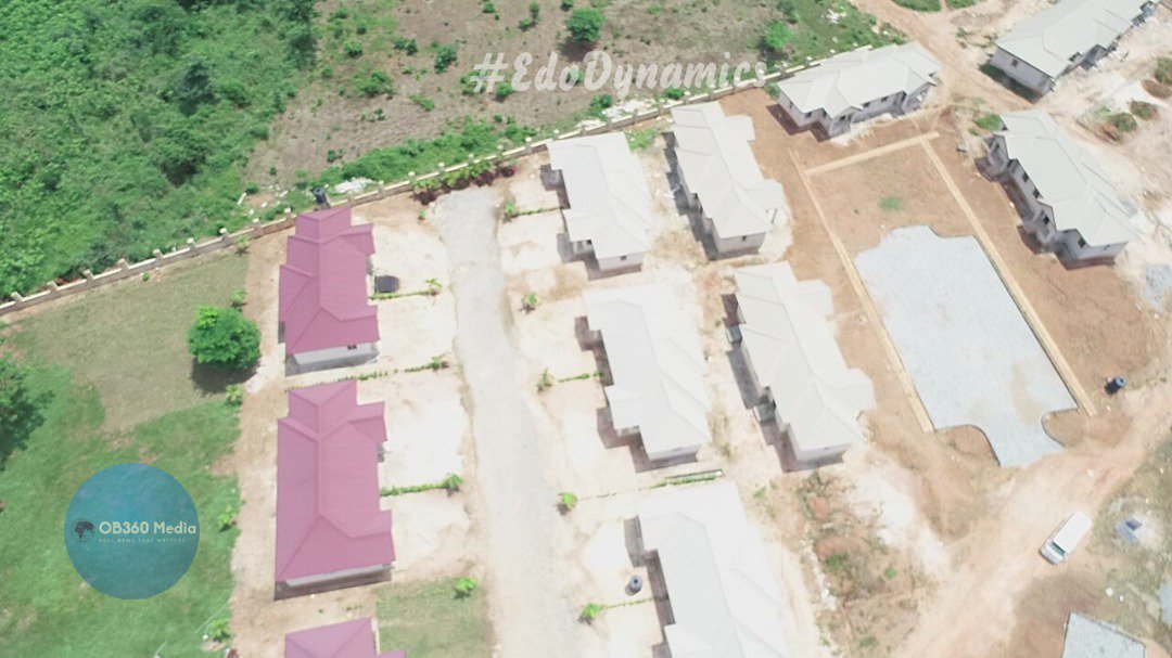evrithin's tweet photo. Features
- Security
A police station will be location right within the estat
- Schools. Both Primary and secondary schools.
- Health Centre
- Shopping Malls
Relaxation Parks and buffers.
- 3 Mini Lakes
- Constant Electricity and Water Supply
#EdoDynamics https://t.co/OaiaYHoT6e