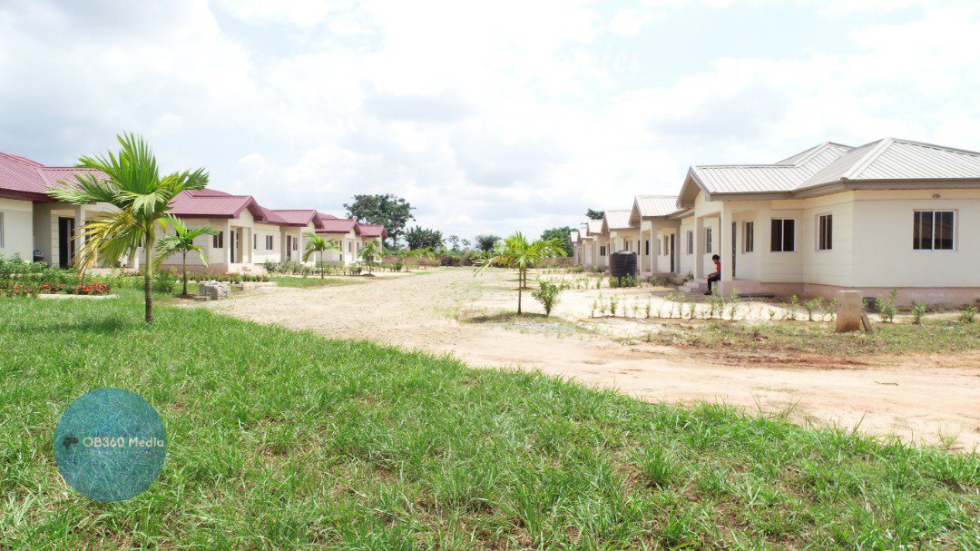 evrithin's tweet photo. Features
- Security
A police station will be location right within the estat
- Schools. Both Primary and secondary schools.
- Health Centre
- Shopping Malls
Relaxation Parks and buffers.
- 3 Mini Lakes
- Constant Electricity and Water Supply
#EdoDynamics https://t.co/OaiaYHoT6e