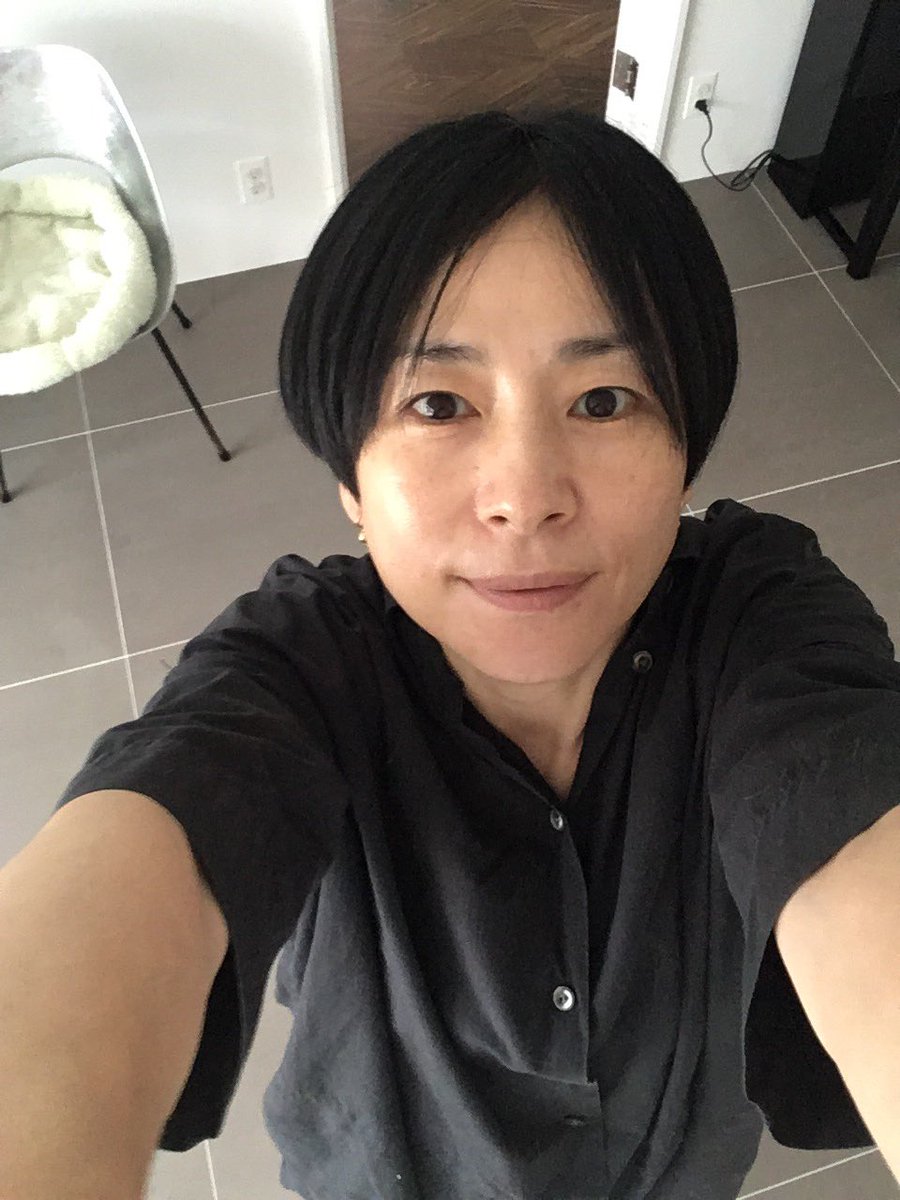 西田尚美 さっき髪切ってきて あんまわからないね まぁ整ったんじゃないと娘から言われました 今日は終戦記念日 こうして平和に過ごせることに感謝しかない これからもずっと平和に過ごしたいです 広島 台風大丈夫だろうか 気をつけてくださいね