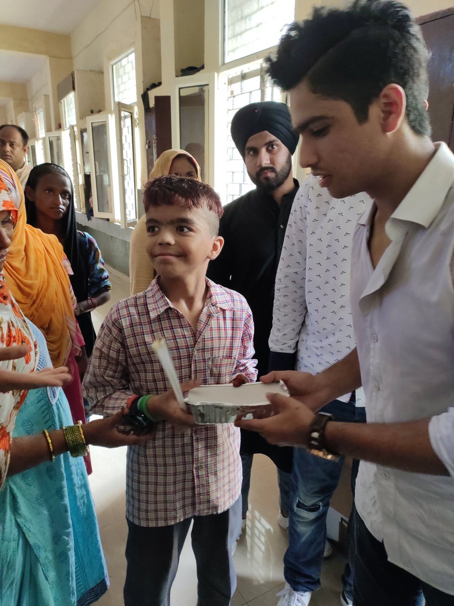 RushilSharma15's tweet photo. @iihm @AADirIIHMDELHI #IndependenceDayIndia 
Doing a new start with #iihm_family🥰😇😇😇 https://t.co/iMh31MPMcG