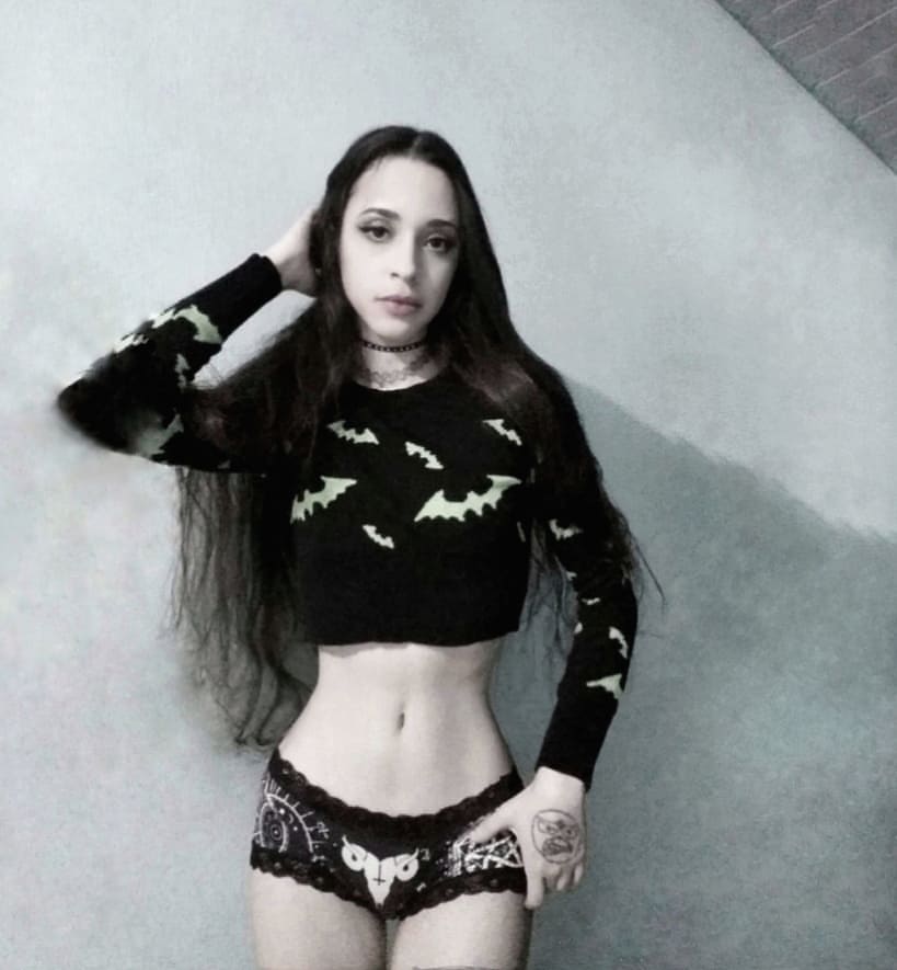ALilithYo's tweet photo. Satanás viene por ti #RiesgoMacri #JuevesDeSeductoraAlDesnudo #juevesdetatuadass #juevesensual #JuevesDeSonrisaSeductora #juevesdeseduxxxión #DinastiaMilenials #teamrebels #teamclubmisterio #teamimperiodragon #juevesdepiernasyalgomás #ALilithYo le doy duro 😏😏😋
㊙🌒🌕🌘㊗ https://t.co/bHmBemxwM2