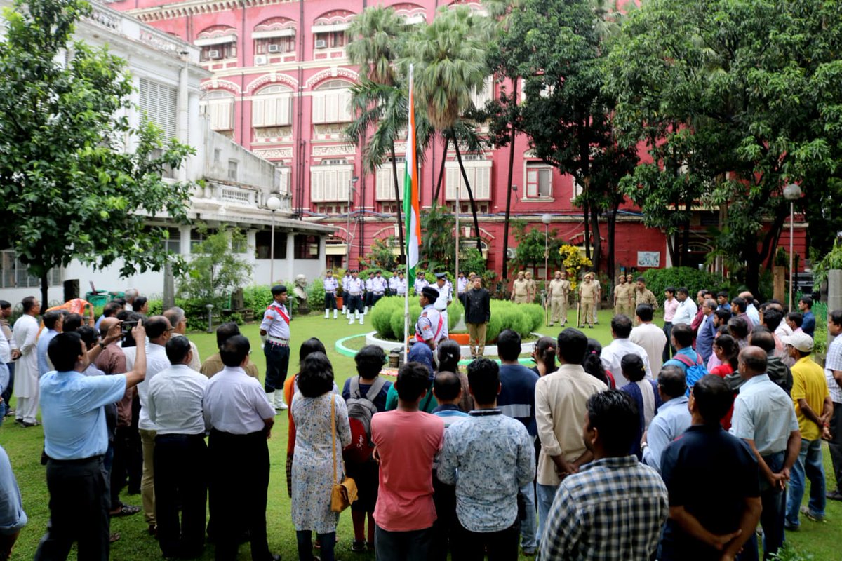 KolIndian's tweet photo. Director and Staff members of Indian Museum Kolkata celebrated 
the 73rd Independence Day .On this occasion Professor Somnath Mukharrjee, Honourable Member of Board of Trustees Indian Museum was the Chief guest. Director hoisted the national flag and addressed the gathering. https://t.co/VYaMxGbsJa