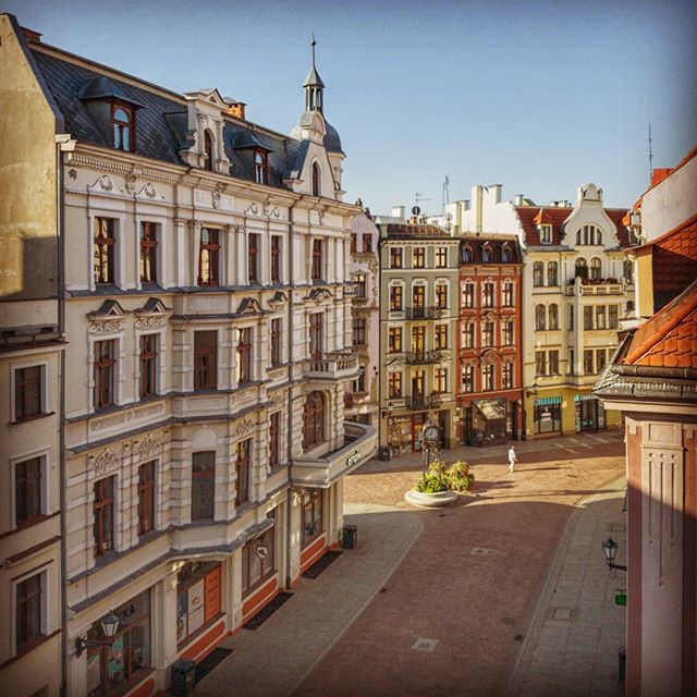 BindiMichele's tweet photo. Good MorningTorùn (Poland) #photooftheday  #photoofday  #photography #photographer #torun #poland #nikon  #foto #cool #amazing #TagsForLikes #beautiful #TFLers #fun #art  #artist #best #bestoftheday #sunrise #art_bind #staremiasto #Polska #citycenter  #s… https://t.co/7l6kQOHhBA https://t.co/ybfXTOcK7Z