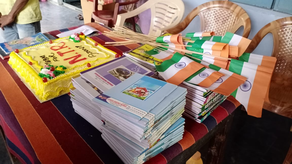 GodOfMass_NTR's tweet photo. @TeamForNTRAdoni Celebrated Their Independence Day With Childern 😍
Great Work Fans 🎉🙏
#HappyIndependenceDay
#IndependenceDayIndia
#TeamforNTR
#NTR #JrNTR
#12YearsOfBBYamadonga
#1YearForASVRTeaser
@TrendsNTR @TeamTarakTrust https://t.co/MHBQ2pojrR https://t.co/ImZaO28lLQ