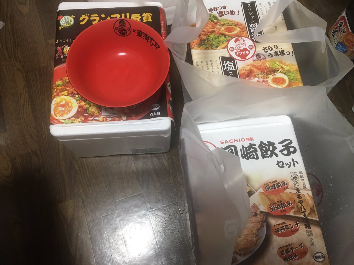 東海オンエアコラボ丼赤ゲット〜✨✨ 前買った白も合わせていい感じ