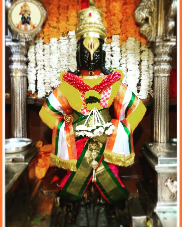 TempleConnect_'s tweet photo. Today's Darshan of Shri #LordVitthala and #GoddessRukmini devi @ Shri Kshetra Vithal Rukmini Devasthan, #Pandharpur, #Maharashtra 🙏
|| Jai Jai #Pandurang hari ||
#TempleConnect #VitthalRukmini #LordKrishna #IndependenceDayIndia #IndependenceDay2019 #Hinduism https://t.co/flFlA74gyk