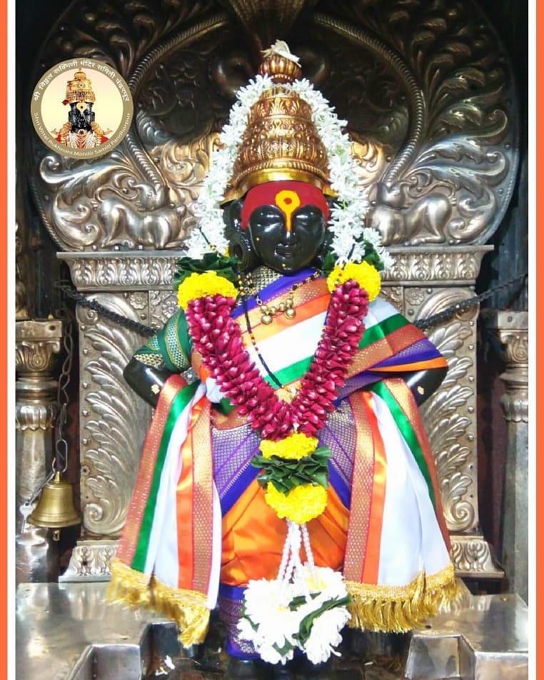 TempleConnect_'s tweet photo. Today's Darshan of Shri #LordVitthala and #GoddessRukmini devi @ Shri Kshetra Vithal Rukmini Devasthan, #Pandharpur, #Maharashtra 🙏
|| Jai Jai #Pandurang hari ||
#TempleConnect #VitthalRukmini #LordKrishna #IndependenceDayIndia #IndependenceDay2019 #Hinduism https://t.co/flFlA74gyk