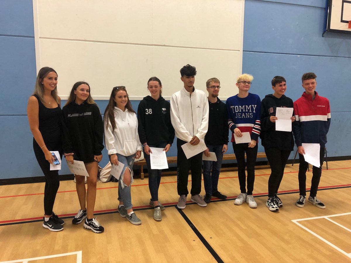 PhilipHowardCHS's tweet image. ⁦@SPH6thForm⁩ congratulations to all our wonderful Sixth Form students on their superb results #Resultsday2019