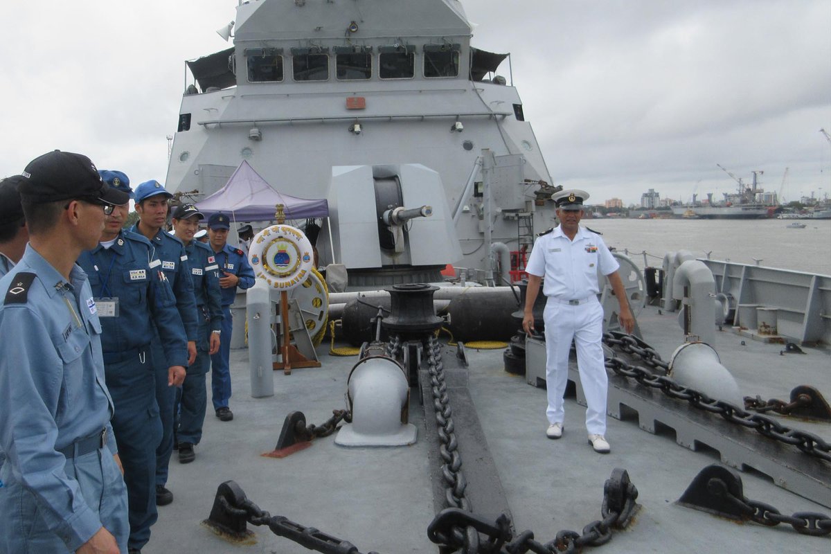 JMSDF_PAO's tweet photo. 8月13日～14日までの間、派遣海賊対処行動水上部隊（第34次隊）の護衛艦「さざなみ」は、コチ港（インド）に入港しました。入港中、「さざなみ」は、インド海軍インド南部コマンド司令官への表敬及び施設研修などの親善行事を行い、インド海軍との相互理解の深化を図りました。🇯🇵🇮🇳 https://t.co/by51e8T5NF
