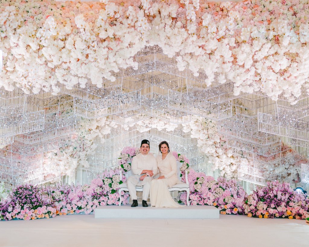 SAVE THE DATE NOW !!
+ GET 15 % DISCOUNT 
+ Pre Wedding Photoshoot as a gift
*Book now until 25 Aug 2019 | Event now until Feb 2020*
We provide videography &amp; photography service for many occasion such as WEDDING,"SAVE THE DATE" and many more
WhatsApp or Massages
+60123912434