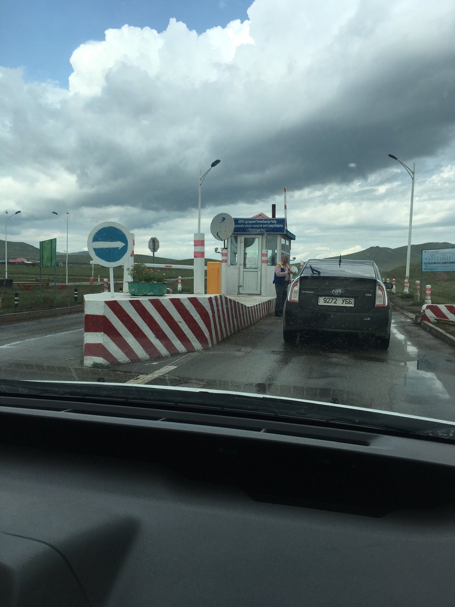 Хотын даргаа Өлзийт хороолол болон Налайхын авто тээврийн постыг шинэ зам ашиглалтад ортол татан буулгаад өгөөч. Зам түгжрээд хэцүү бна. <a href="/AmarsaikhanS/">Cайнбуянгийн Амарсайхан</a>