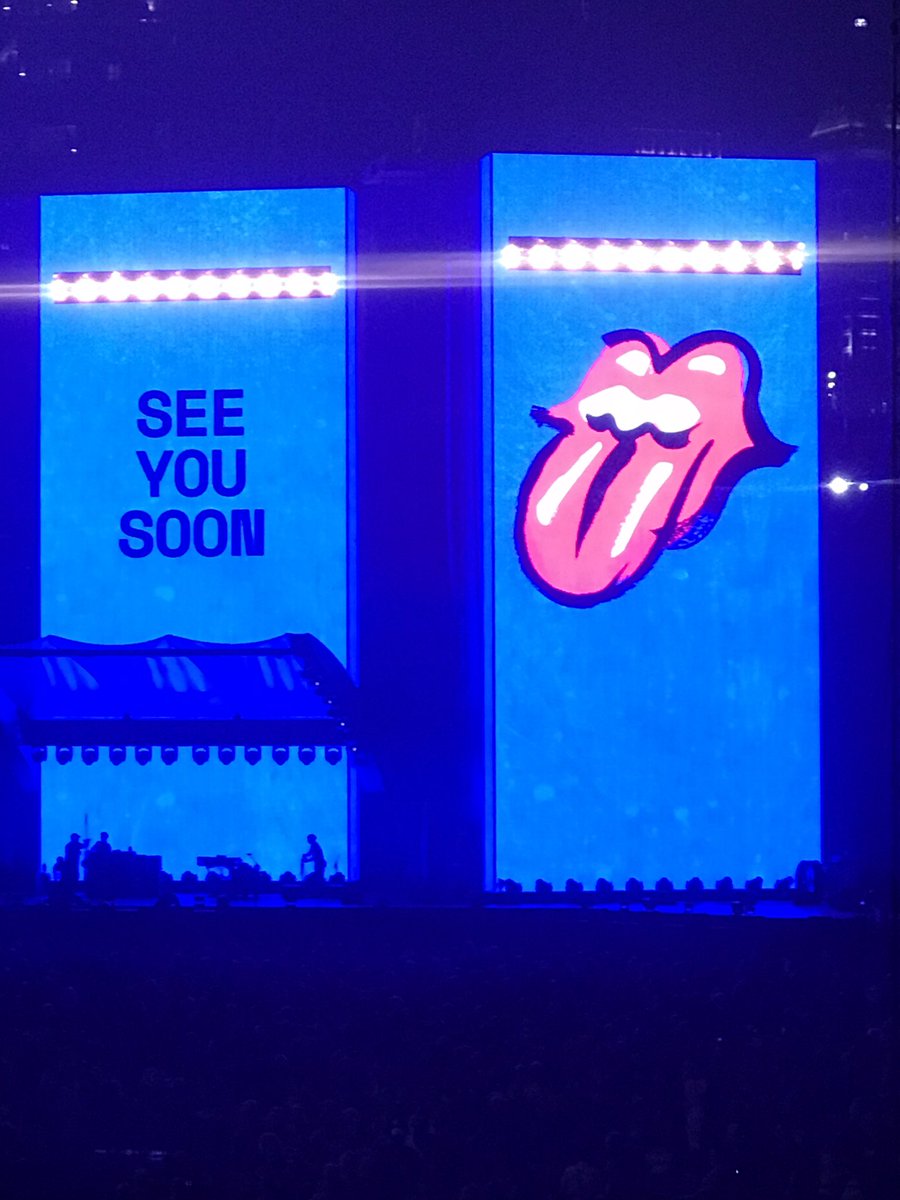 lisa_hillmann's tweet photo. Hope everyone caught @MickJagger sporting some @TMobile #magentainthewild in Seattle tonight. Amazing. Iconic. #BeMagenta #GimmeShelter @RollingStones https://t.co/ugNRFgOpi7