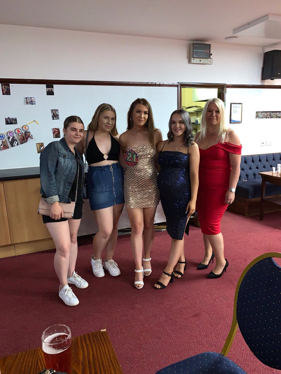 Beth_simpsonox's tweet photo. sisters 21st xx https://t.co/dqMs3bgBCZ