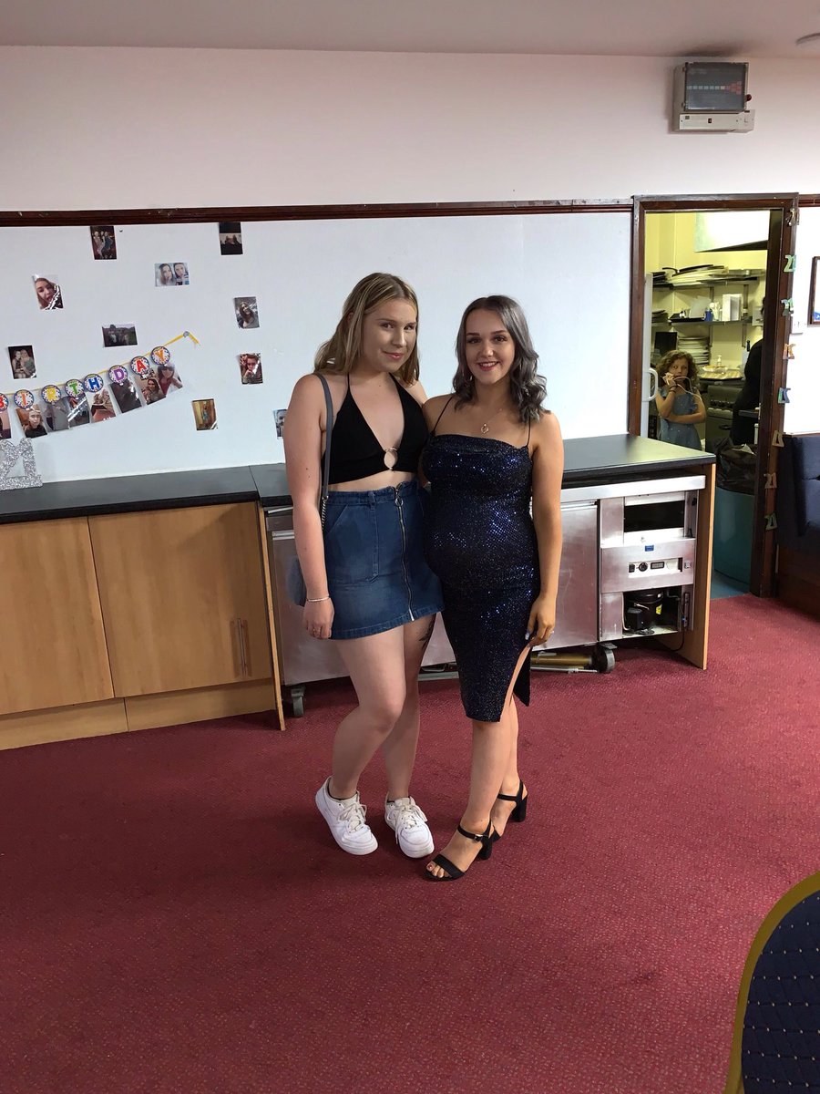 Beth_simpsonox's tweet photo. sisters 21st xx https://t.co/dqMs3bgBCZ