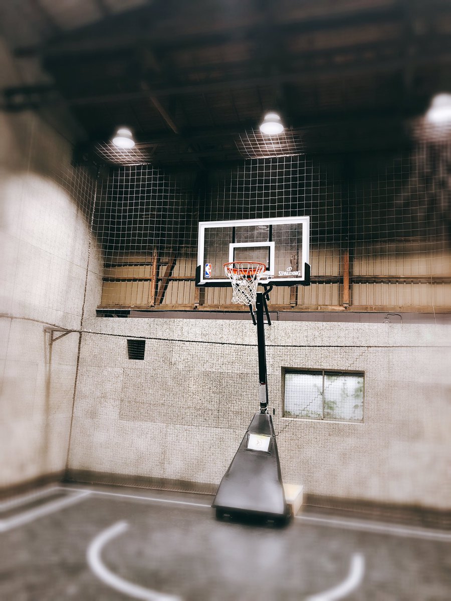 mimo0718's tweet photo. 夏休み5日目。今日はお友達家族と川崎の #unicort
正規のコートじゃないけど、遊びや練習するに良い。冷暖房完備。でシャワルームあり。7人で行って2時間で一人千円ぐらい。良い汗かいたねー。 https://t.co/tm6XSPRPha