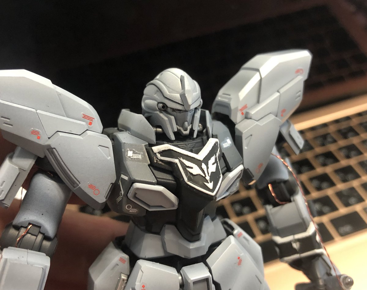 せんざき Gbwc22始動 シナンジュスタイン エングレービング ガンプラの画像を貼るとrtされると聞いて 皆様一様に苦労されているhgシナスタの胸パーツのエングレービング 公式のデザインとパーツのフチ部分の凹凸が合ってない所を本日クリアいたしまし