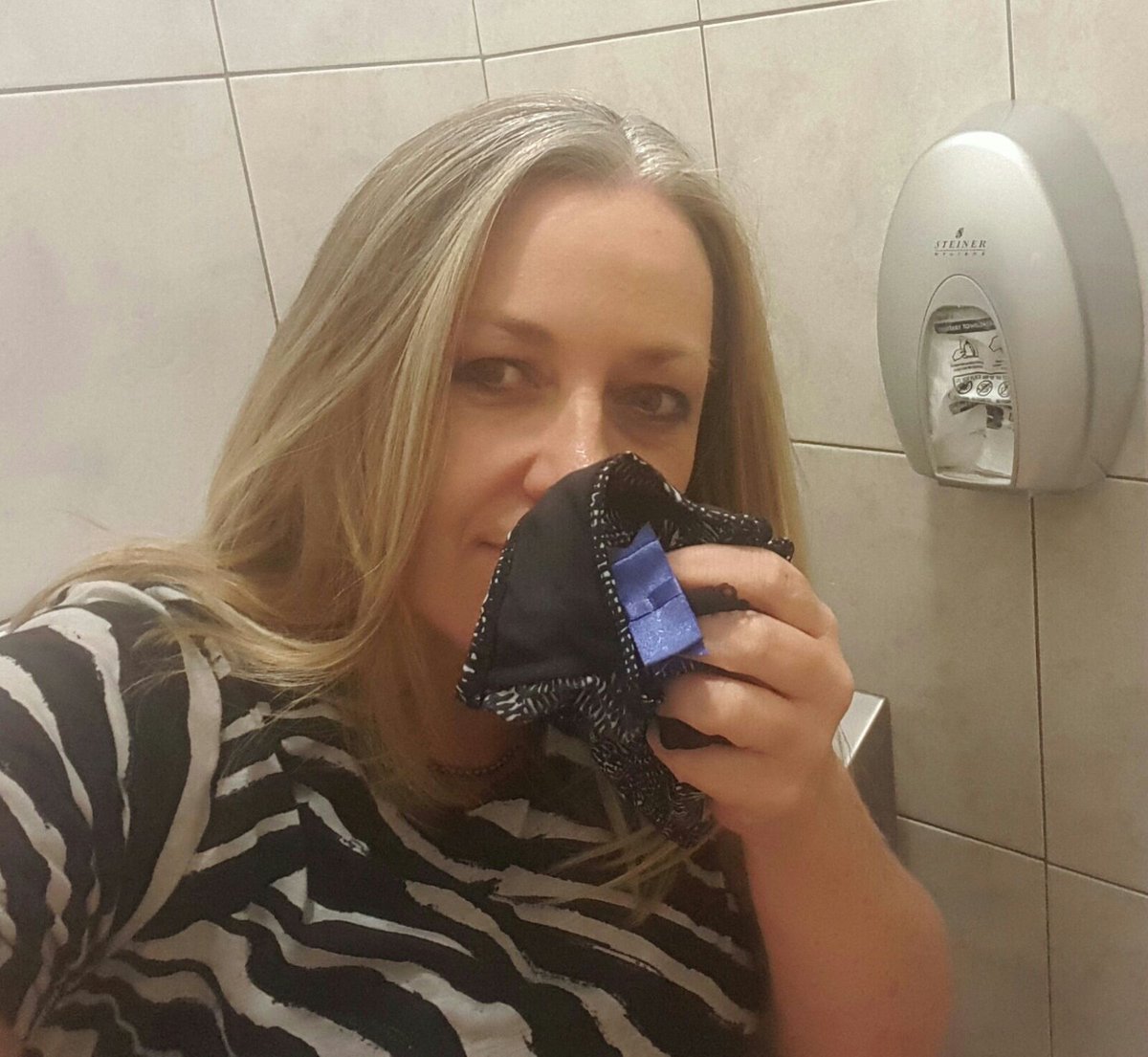 do_drip's tweet photo. sweet office #milf #momlife https://t.co/8Q3itsKOOk