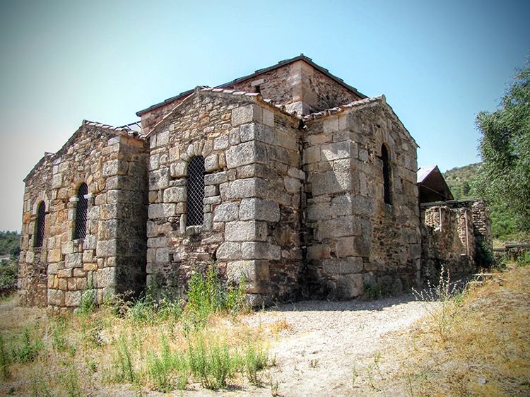 ArteEnRuinas's tweet photo. #BuenosDías desde la #Basílica de Sta.Lucía del #Trampal en #Alcuescar. Perteneció a la #Iglesia hasta 1835, cuando la desamortización de Mendizábal hizo que pasase a manos privadas. Hasta finales del siglo XIX se mantenía el culto de manera puntual. https://t.co/nWqEIJ6ZxB https://t.co/IFrlmaNr20