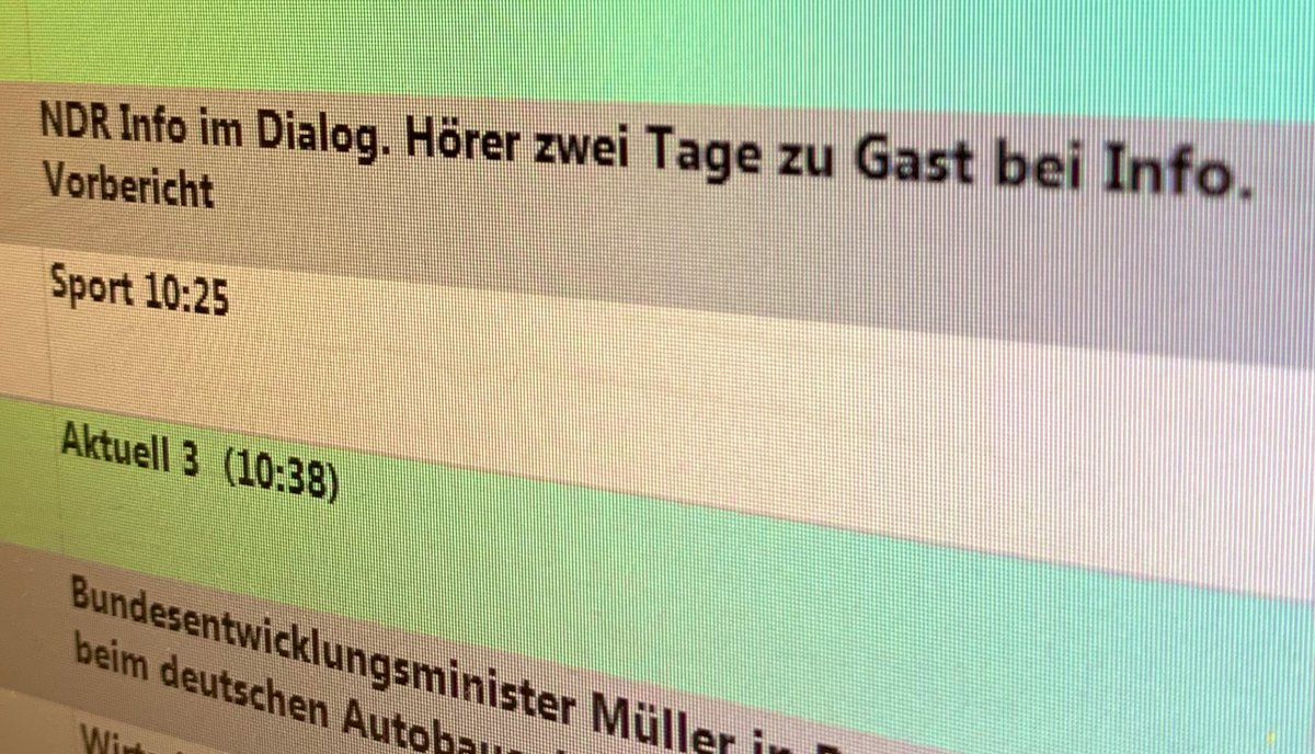 AdrianFeuerbach's tweet photo. Mehr Thementage, häufiger Langzeitberichte, mehr Norddeutschland, härtere Interviewfragen, muss Verkehrsservice im Radio noch sein? 20 Hörer*innen kommen heute zu @NDRinfo mit vielen kritischen Fragen und Ideen - wird kein Spaziergang für uns... #ndrinfoimdialog #transparenz https://t.co/pQwCZJfP6O