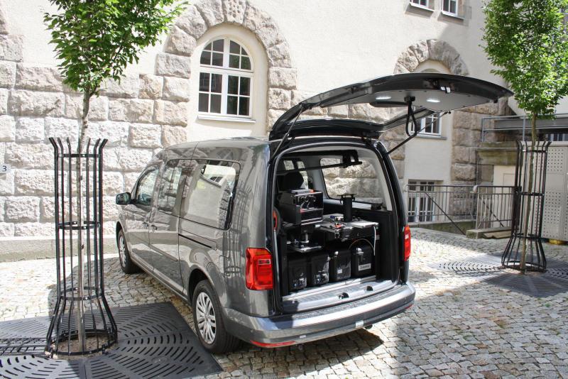 freie_presse's tweet photo. Die Stadt #Plauen hat ein neues Blitzerfahrzeug gekauft. Nach Angaben der Verwaltung handelt es sich um einen dunkelgrauen VW Caddy. Er soll mittelfristig einen weißen Skoda #Roomster ersetzen.  https://t.co/k1iPi02PzE https://t.co/fULLPtehuI