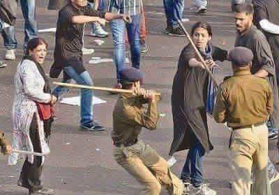 اس سے پہلے کہ ہماری یہ پوسٹ Deleteکر دے .اگر دل میں انسانیت اور اپنے مسلمان ہونے کا ذرہ برابر بھی درد ہو تو کمنٹ میں آمین لکھ کر شیئر کریں.
یاالله کشمیری مسلمانوں کی مدد فرما۔
بچوں پر ظلم کرنے والے انڈین کافروں کو اللہ تباہ و برباد کرے دے آمین