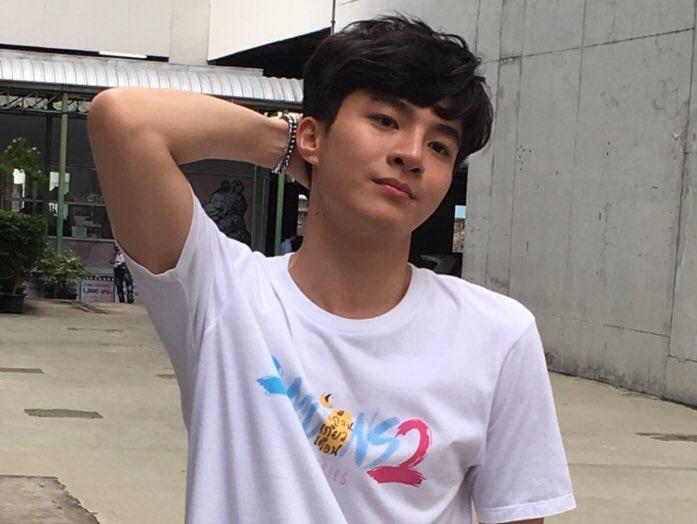 teeraearth's tweet photo. ตอนนี้ยังอยากเป๊นคนโปรดของทุกคนอยู่นะครับ
#2moons2 #2moons2ep6 #อะลิตเติ้ลเอิร์ธ @teeearth @_earth40 https://t.co/JxajqttPx7