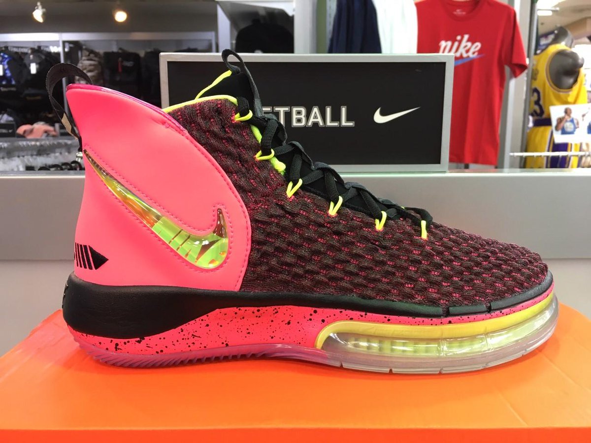 gallery2basket's tweet photo. 【8/9(金)発売】NIKE ALPHADUNK(BQ5401-600)
https://t.co/KPzjq6sHe2
#gallery2 #ギャラリー2 #ギャラ2 #バスケットボール #バスケ #basketball #nike #nikebasketball #ナイキ #ナイキバスケットボール #nikehyperdunk #hyperdunk #alphadunk #nikealphadunk #アルファダンク #ナイキアルファダンク https://t.co/Z8kFuBv75E